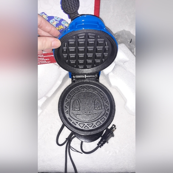 Pokemon Squirtle Mini Waffle Maker New in box - Picture 2 of 9